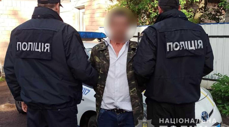 Ніжинські поліцейські затримали чоловіка, що вигадав замінування приміщення школи