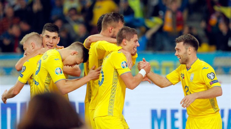 Воротар ФК «Десна» Ігор Литовка, про гравців збірної: Руслана Маліновського та Олександра Караваєва