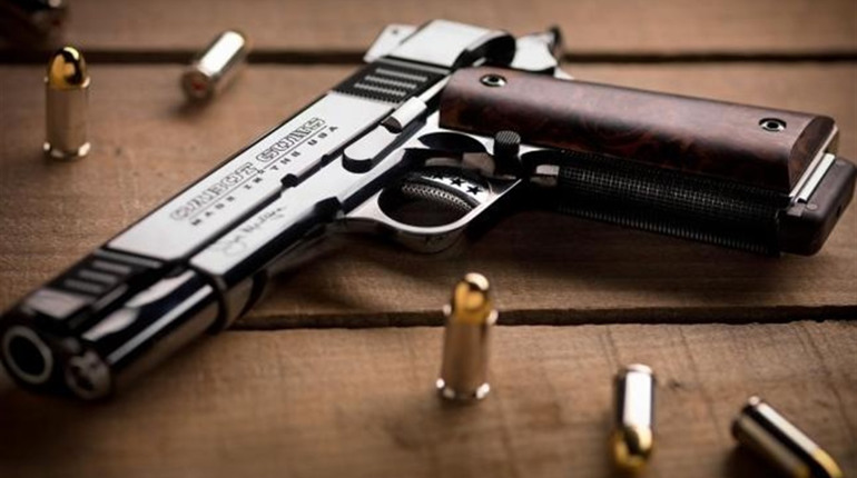 У Новоград-Волинському районі жінка віддала поліцейським боєприпаси, що залишилися їй у спадок