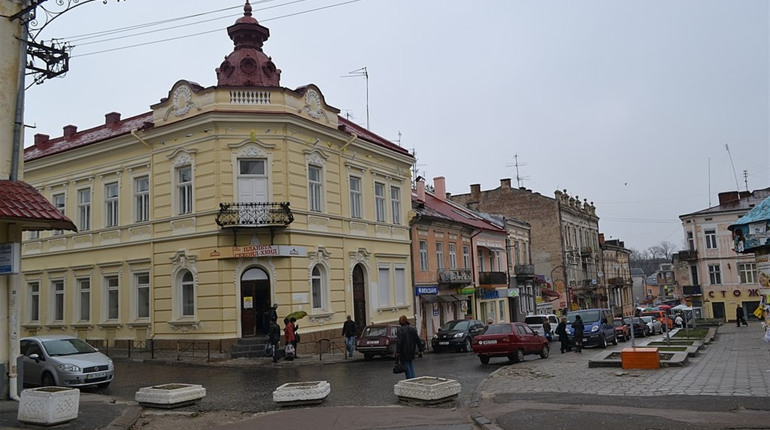 Готель «Європа» й перша відома кав’ярня Дрогобича: ретро та сучасне фото
