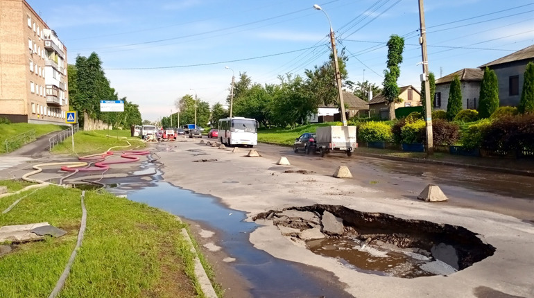 Аварія на колекторі, яка паралізувала життя Золотоноші: коментар посадовця і думки містян