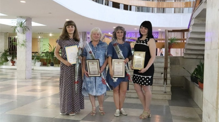 Фото дня: у Лозовій з професійним святом привітали медичних працівників громади