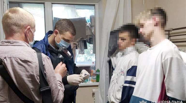 Нетішинці перепродували дитяче порно: скуповували на DarkNet, поширювали на Telegram