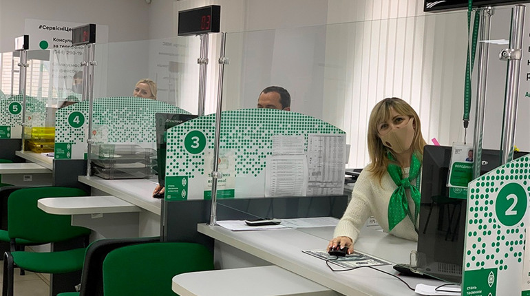 Графік роботи сервісних центрів МВС на Трійцю та День Конституції України