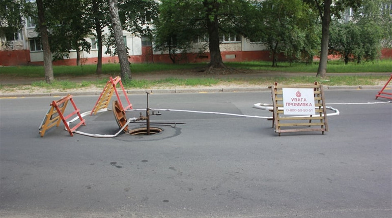 Вулицю Котляревського закрили. У кількох місцях там просів ґрунт й провалився асфальт