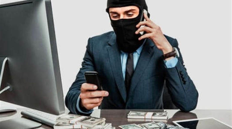 Мешканець Золотого хотів отримати позику, а в результаті ще й віддав власні кошти шахраям
