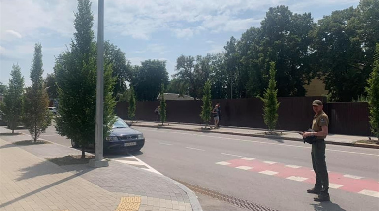 Інспектори з паркування, що почали працювати у Чернігові, поки не штрафують, а лише попереджають