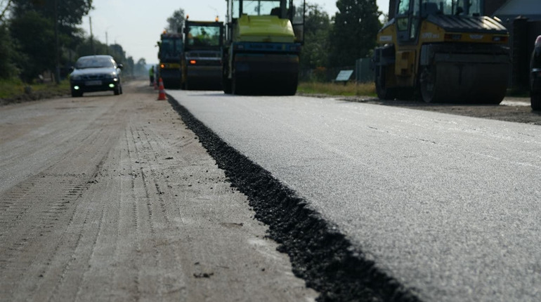 Більше 170 млн за 8 км: дорогу від Бережниці до Клеваня ремонтують
