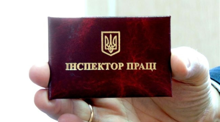 У підприємця з Вознесенська виявили 5 осіб, які працювали без належного оформлення