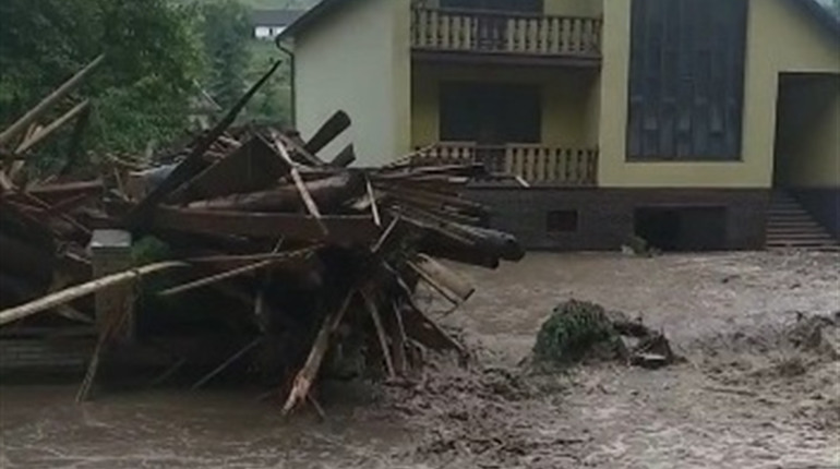 Над Лазещиною й Богданом урвалася хмара