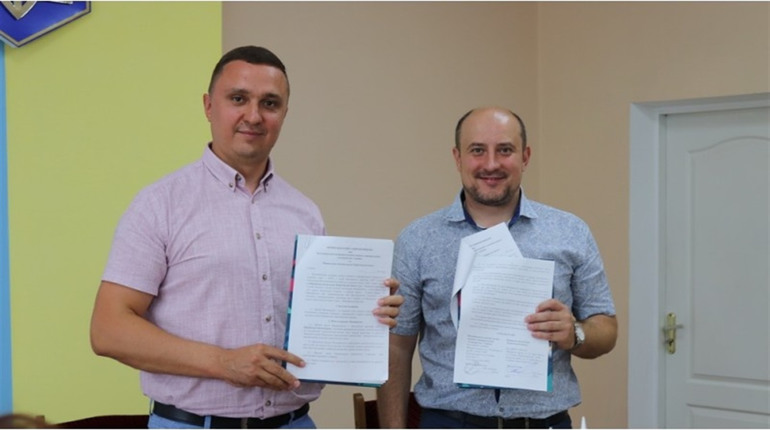 Ніжинські освітяни отримали сертифікат на суму 1 500 000 грн