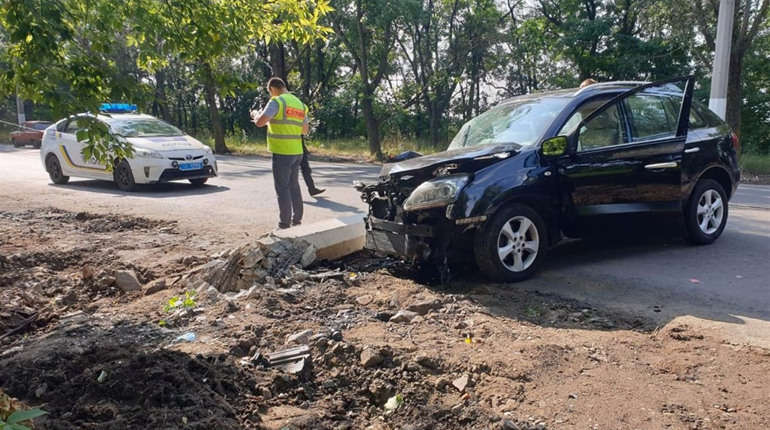 Внаслідок наїзду на електроопору у Мелітополі постраждала дитина