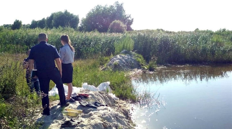 На Менщині в ставку втопилися двоє дітей