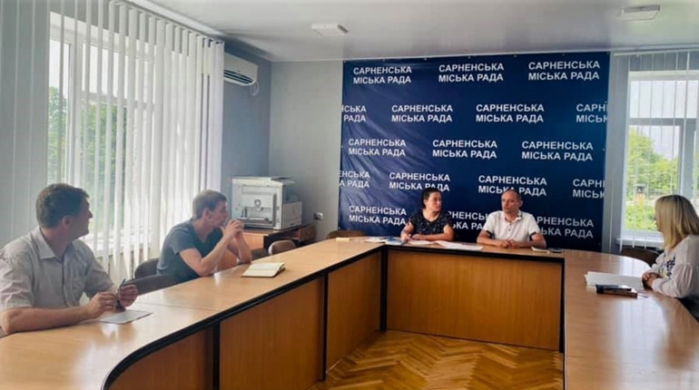 Викидали та зберігали будматеріли з порушенням: жителям Сарненщини призначили штраф