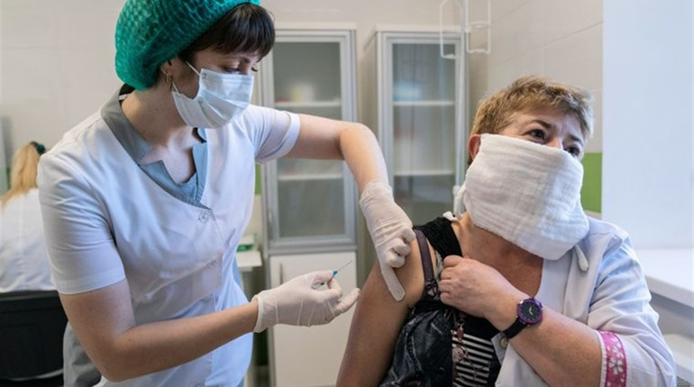 Кілька тисяч чернігівців вакцинувалися цими вихідними у пунктах щеплення. Кому відмовляли медики