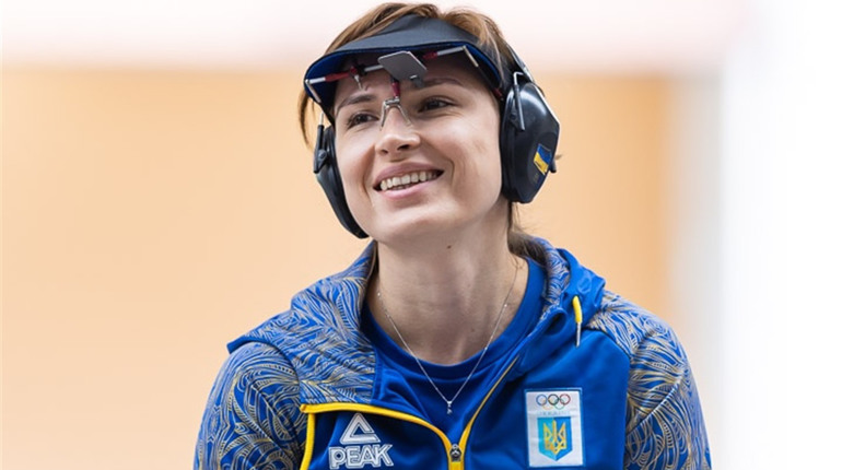 Чернігівська стрільчиня Олена Костевич - прапороносець України на відкритті Олімпіади у Токіо