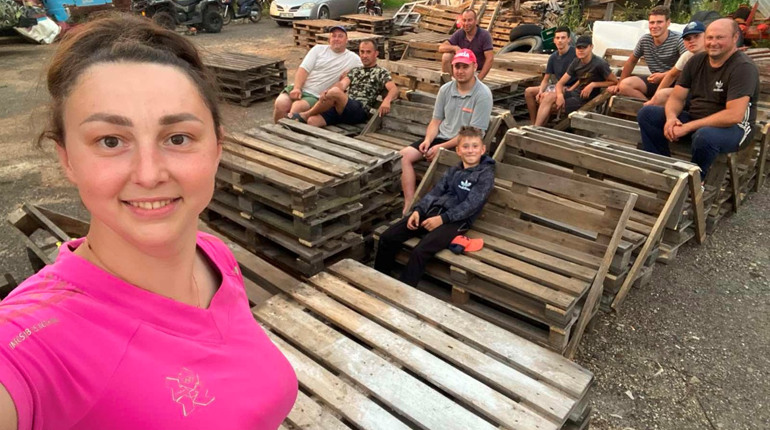У Добровлянах на березі Лімниці активісти створюють відпочинкову зону