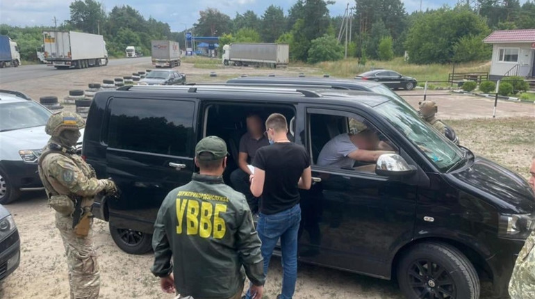 Росіянин хотів в'їхати на територію України за "винагороду" прикордоннику у тисячу доларів