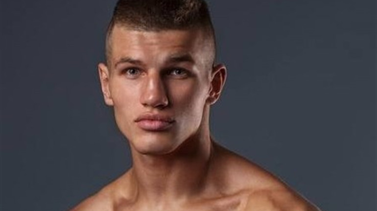 На площі Франка відбудеться пряма трансляція поєдинку Петра Іванова