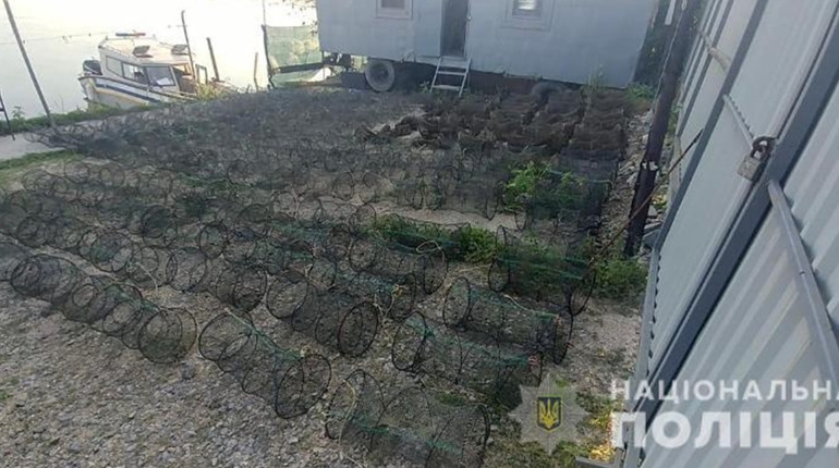 В акваторії поблизу Генічеська поліцейські виявили майже 200 незаконних знарядь лову