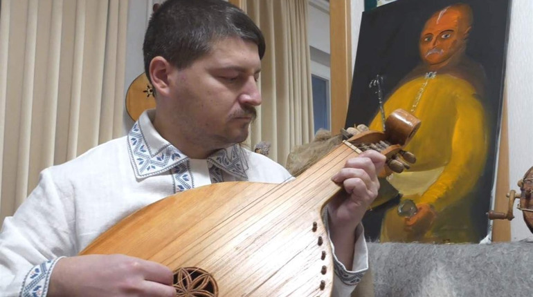 Згадуватимуть загиблих воїнів та слухатимуть кобзаря: лозівчан запрошують на "Урок мужності"
