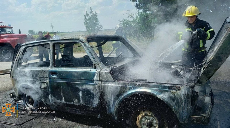 "ВАЗы" горели под Мелитополем и в Бердянском районе