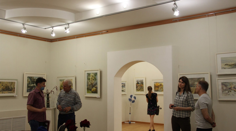 В Нікополі відкрилась виставка картин «Митець і Море»: дізнайся деталі