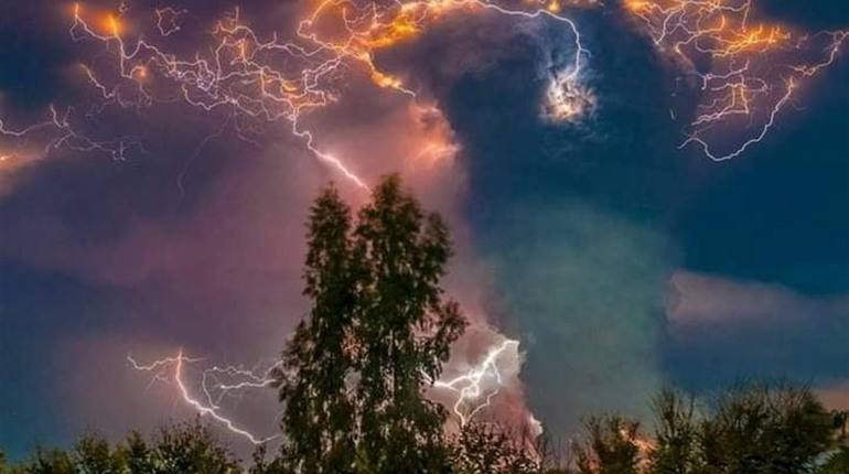 Учора над Лосинівкою блискотіло й гриміло - була горобина ніч