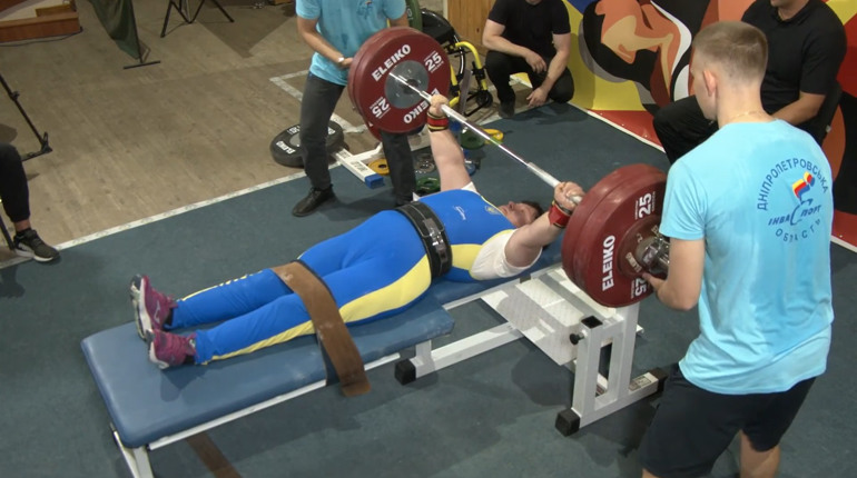 Нові рекорди України: Наталія Олійник здобула перемогу на чемпіонаті України з пауерліфтингу