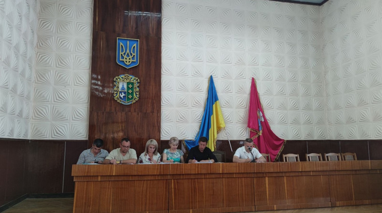 Бюджет, підготовка освітніх закладів і земельні питання: позачергова сесія Кіцманської міської ради