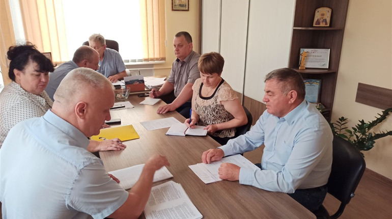 Начальник податкової інспекції провів консультацію в громаді