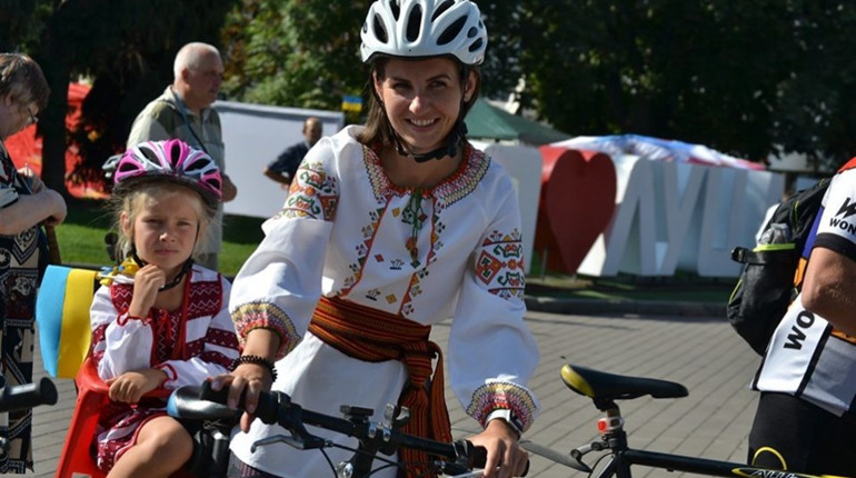 Велопробіг у вишиванках. До Дня Незалежності у Чернігові масовий старт