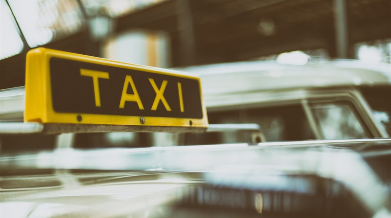 Міська влада планує упорядкувати роботу таксі на території Первомайської громади