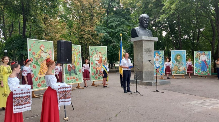 У Лозовій почали відзначати День Прапора та День Незалежності України