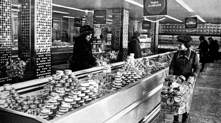 Черги за продуктами, порожні полиці та "дерев'яні" гроші. Як жив Чернігів напередодні Незалежності
