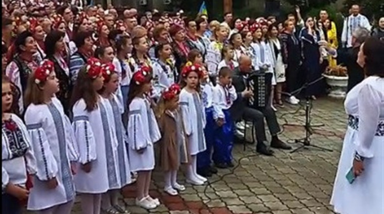 Побито попередній рекорд: піснеславень уродженця Чортківщини масово виконали на Львівщині