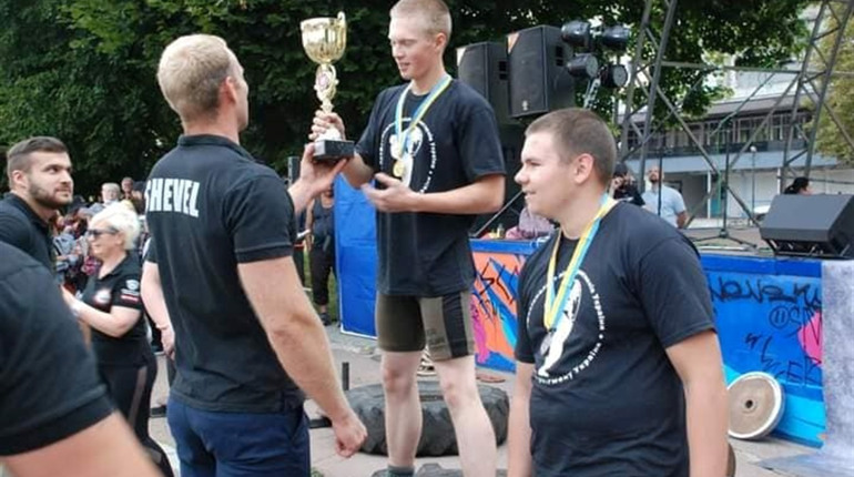 Під час святкування Дня Незалежності визначили найсильнішого юнака Шостки