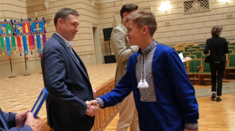 Випускників Назара Шнайдера та Івана Зеленого відзначили у Львові за гарні результати ЗНО