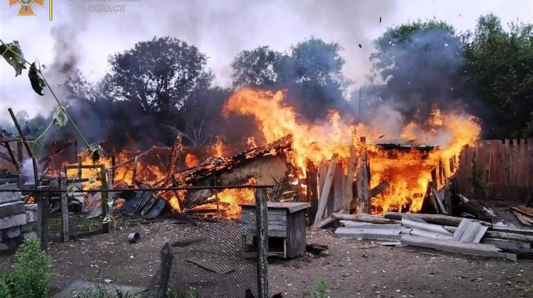 У Сахутівці на Корюківщині вогонь знищив усе, що мала родина переселенців з Миколаєва
