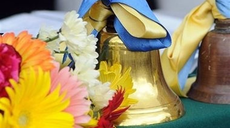 “Замість квітів подаруй життя”. Школярів закликають приєднатись до благодійності