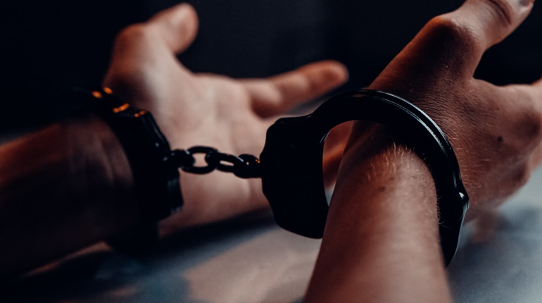 Бійки та викрадені пиво і телефон. Хроніка злочинів в Южноукраїнській громаді
