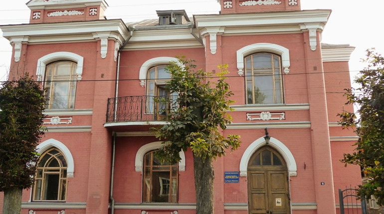 Орендарів будівлі на Хлібопекарській, 10 виселили з приміщення, змінивши замки. Причина у боргах