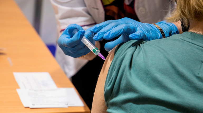 Кількість вакцинованих освітян зростає: дані по громадах