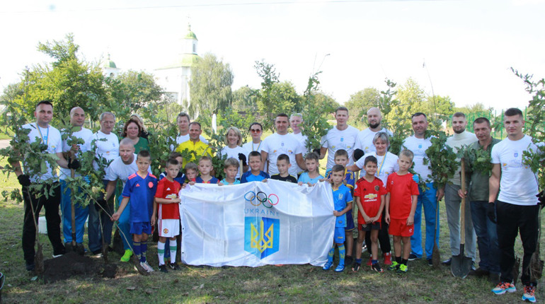 У Ніжині висадили "Олімпійську алею"