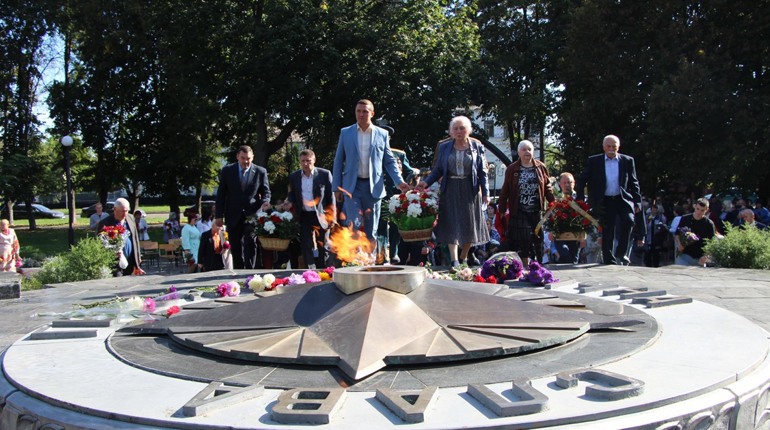 Пам’ятаємо: відзначили 78-річницю визволення Ніжина від нацистських загарбників. Фото