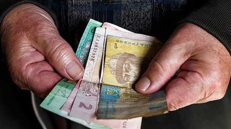 З 1 жовтня 2022 року пенсіонерам доплатять по 300 гривень: хто отримає додаткові кошти