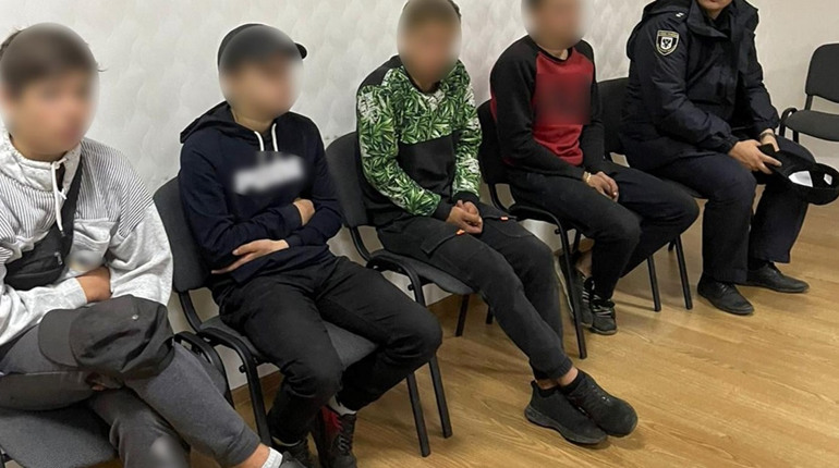 Компанія хлопців від 15 до 22 років вдерлася до оселі пенсіонерки. Жінку побили та пограбували