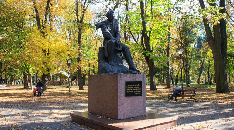 30 років тому у Ніжині відкрито пам’ятник Тарасу Шевченку