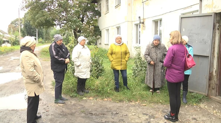 Мешканці будинку №3 по вул. Південній вже більше місяця дихають фекаліями
