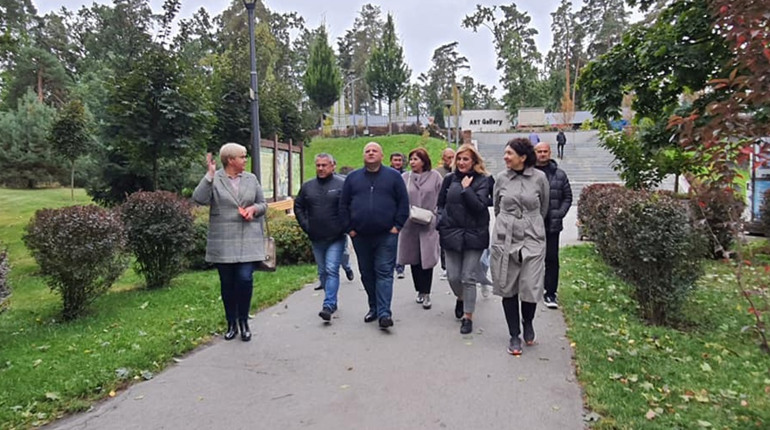 За досвідом у Бучу: парковий дизайн і сортування сміття